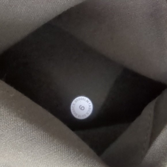 Lululemon shorts, size 6 - Picture 6 of 6